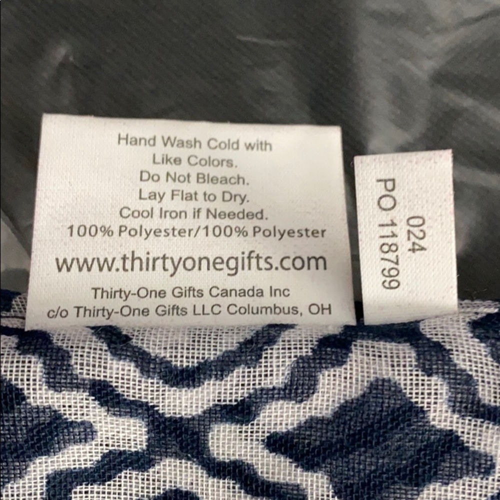 Thirty One Avenue Scarf “Navy Perfect Pendant” NIP - Picture 6 of 7